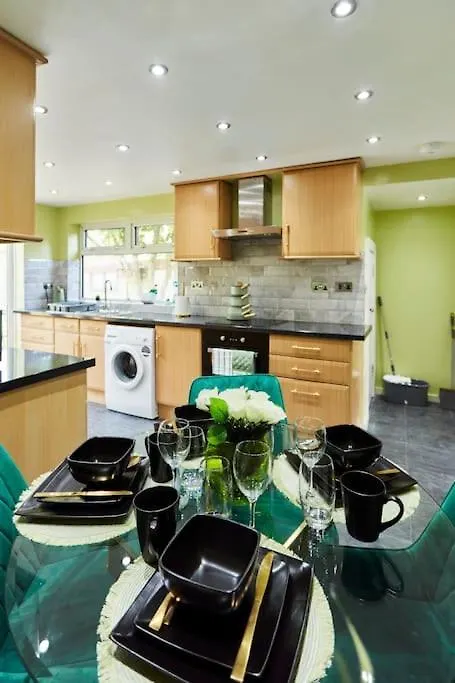 *Little Haven In Leeds* ¤Private Parking¤ Ensuite Leeds  0*, Leeds (West Yorkshire)